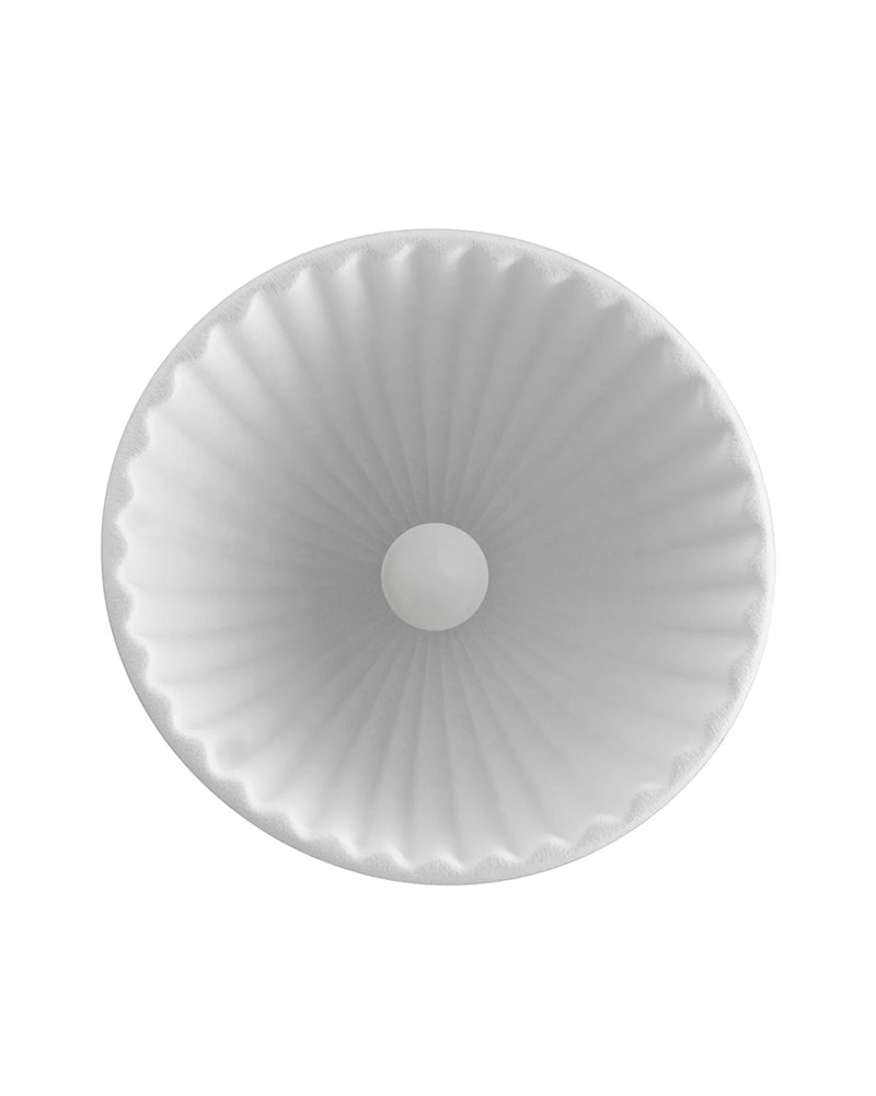 Under bell Sort pendel lampe ø82 fra Muuto i hvid med akustikforbedrende blød lampeskærm til frisørudstyr